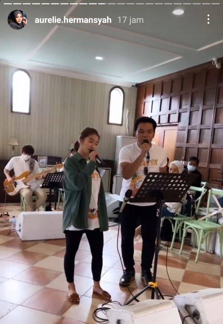 potret Chandrika Chika dan Thariq Halilintar (instagram.com/aurelie.hermansyah)