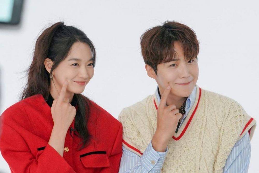 Shin Min Ah dan Kim Seon Ho (instagram.com/hometownchachacha.tvn)