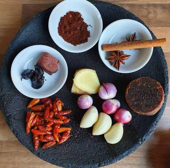 Potret bahan-bahan untuk membuat lontong orari khas Banjarmasin (Instagram.com/madewithlove_1988)