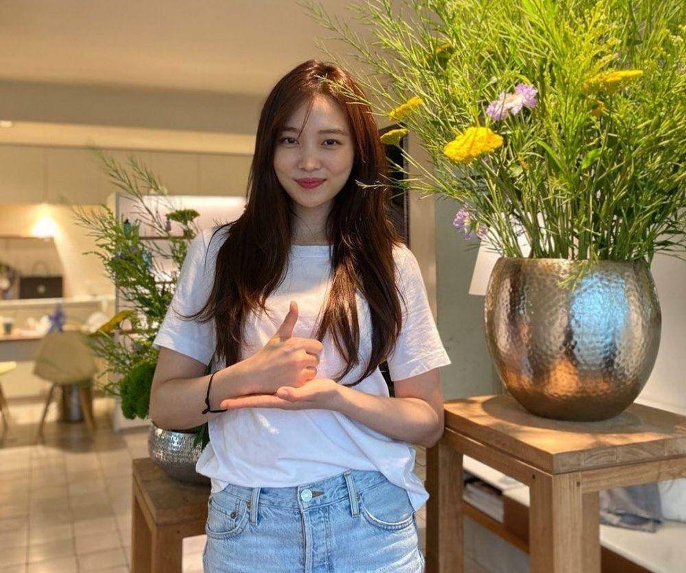 Yoon So Hee (instagram.com/sh_ovel_y)