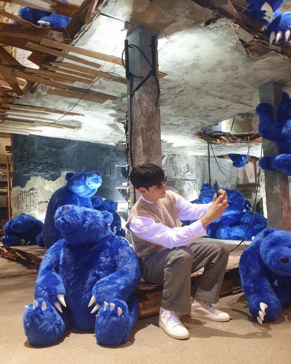 ootd sneakers Lee Je Hoon (instagram.com/leejehoon_official)