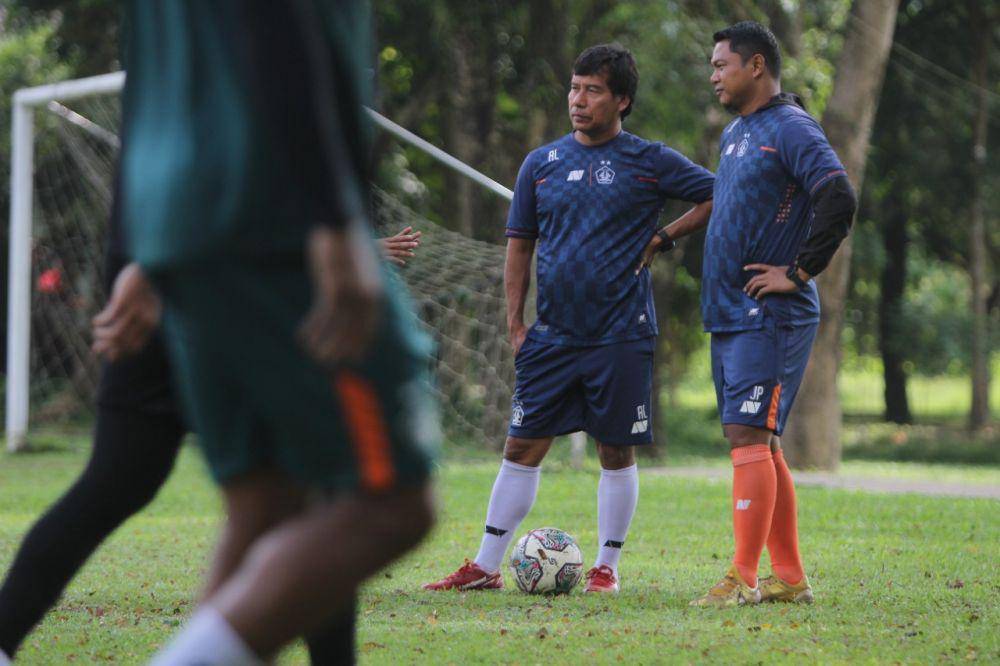 Pelatih karateker Persik Kediri, Alfiat saat mendampingi latihan. IDN Times/ istimewa