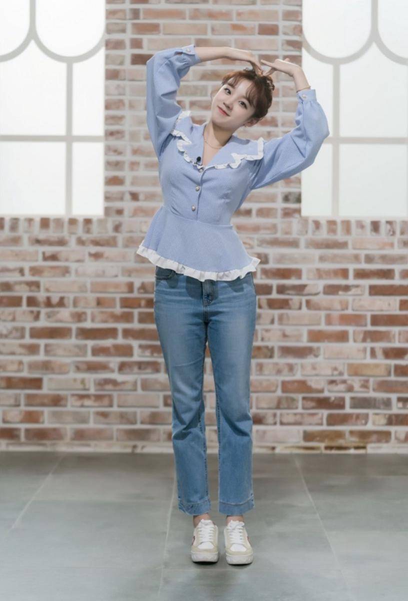 Denim pants Yuqi (G)I-DLE (twitter.com/hiikiddo)