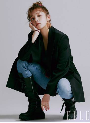 Denim pants Yuqi (G)I-DLE (elle.co.kr)