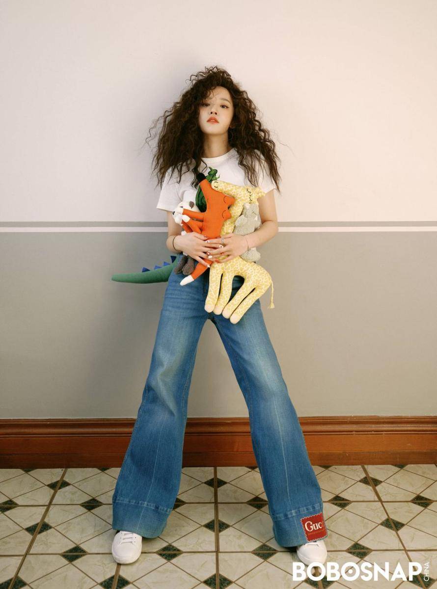 Denim pants Yuqi (G)I-DLE (witter.com/G_I_DLESP)