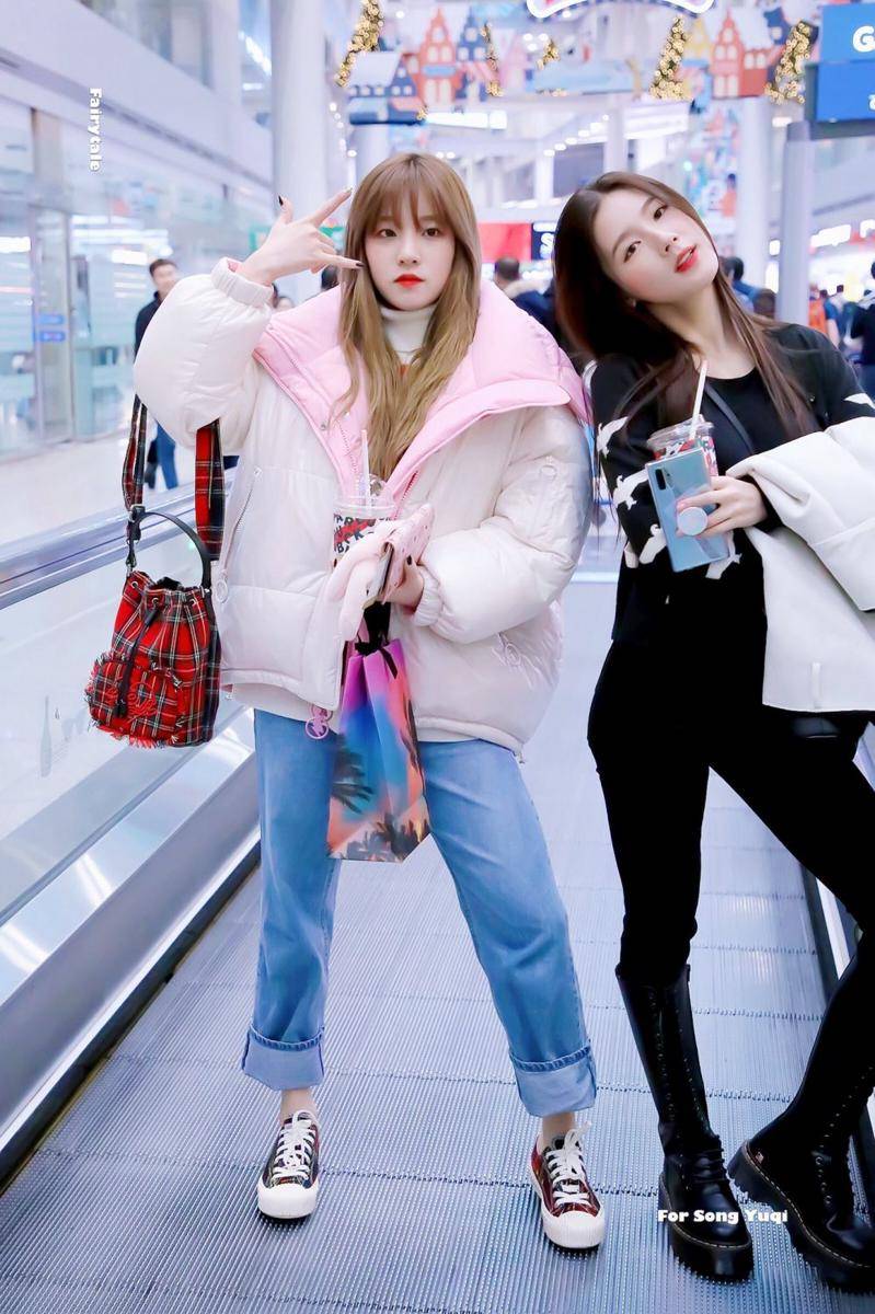 Denim pants Yuqi (G)I-DLE (witter.com/idlepics)