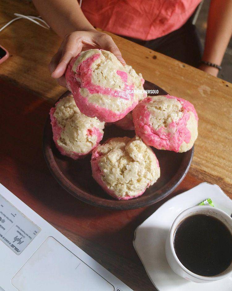 kue moho (instagram.com/carikulinersolo)