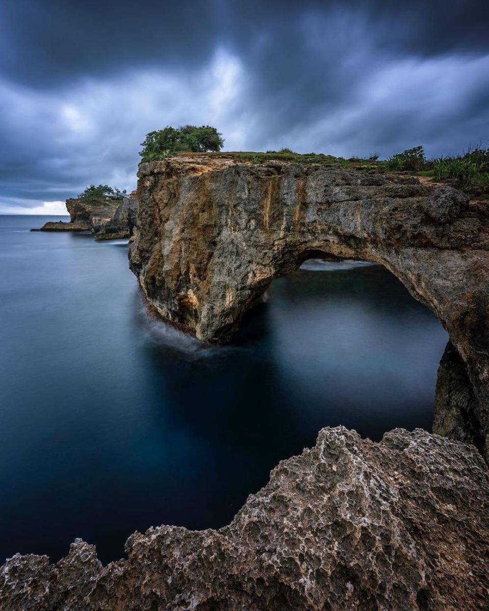 Potret Pantai Broken Beach (instagram.com/miqbalfp)