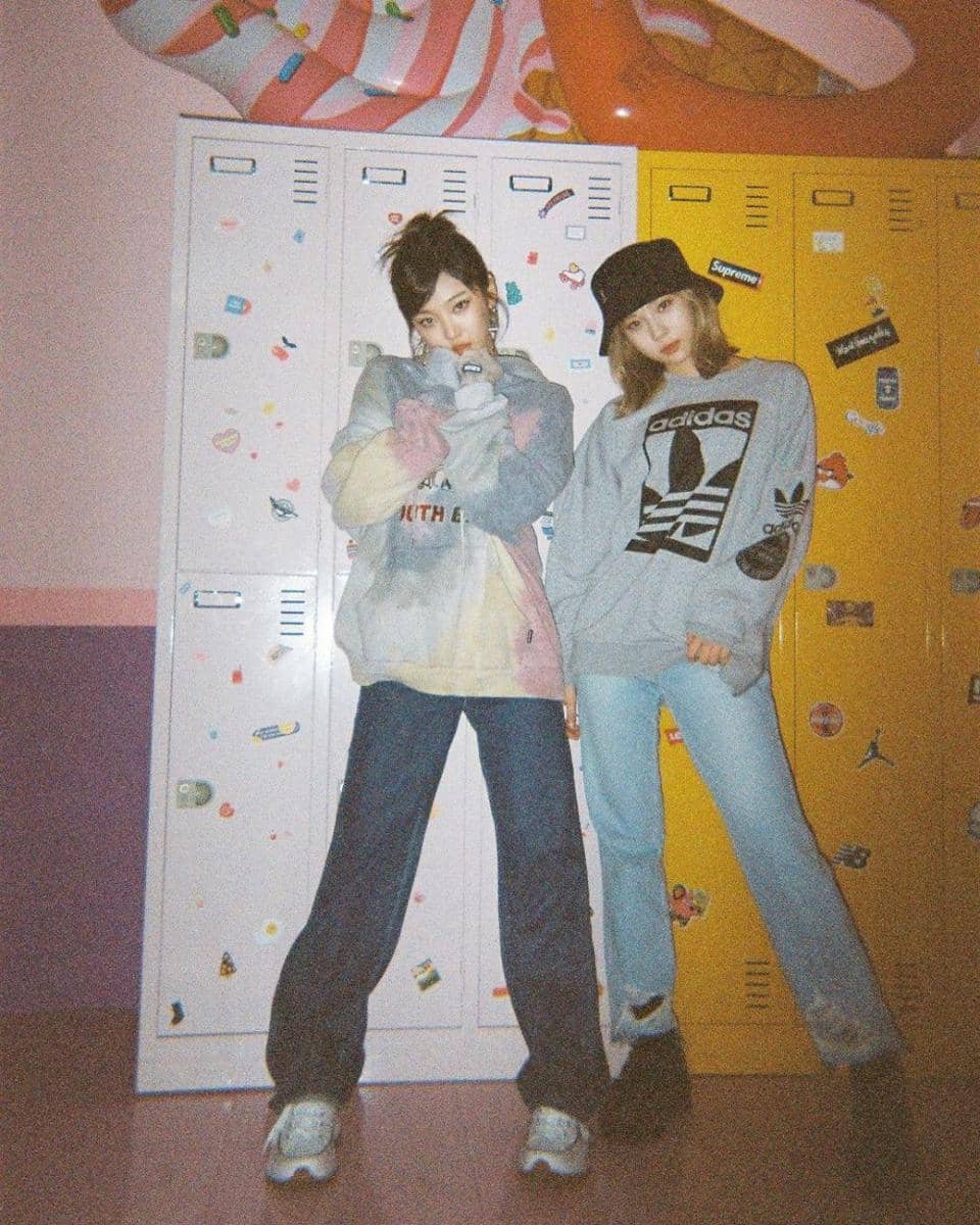 Celana jeans Winter dan Ningning aespa (instagram.com/aespa_official)