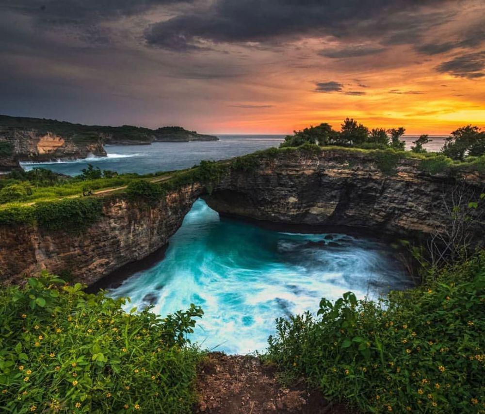 9 Pesona Keindahan Pantai Broken Beach yang Punya Tebing Berlubang