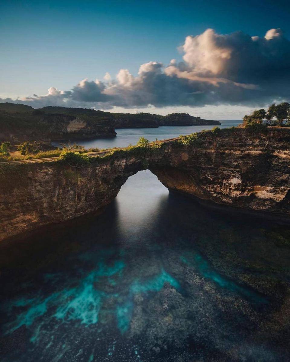 Potret Pantai Broken Beach (instagram.com/pesonaid_travel)