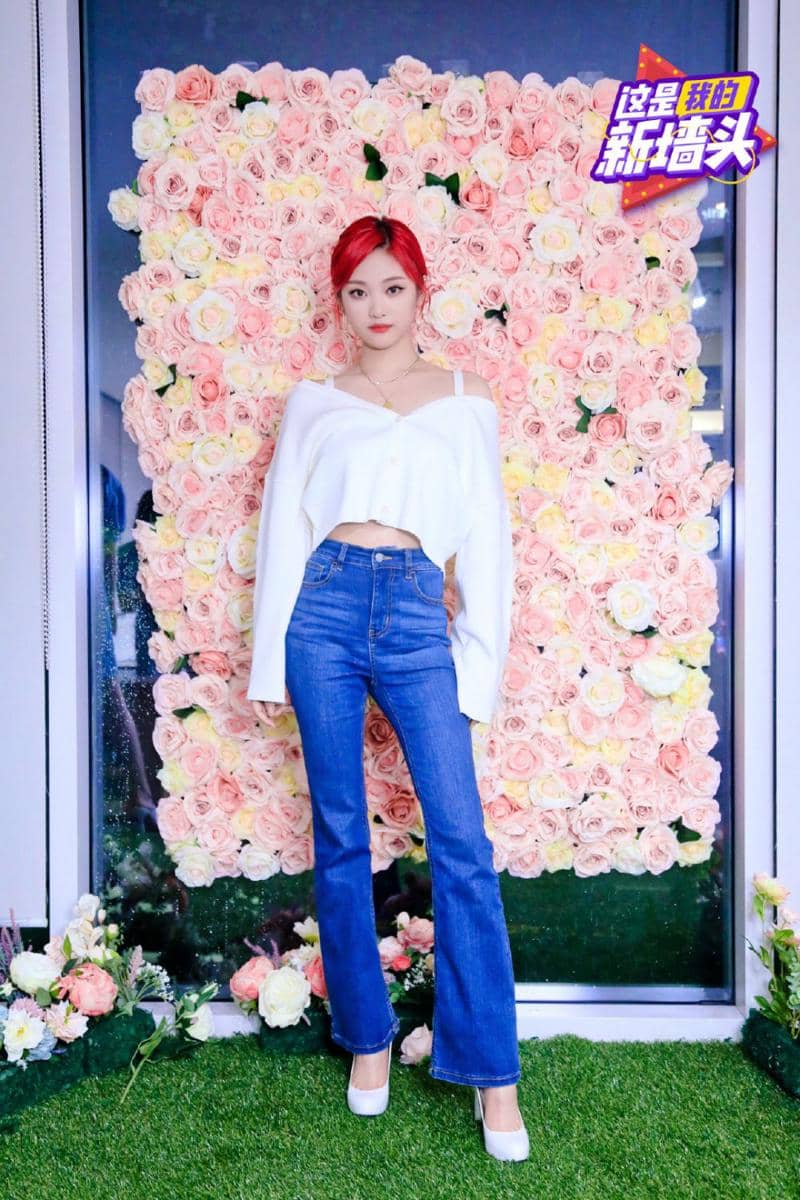 Celana jeans Ningning aespa (twitter.com/aespapicss_)