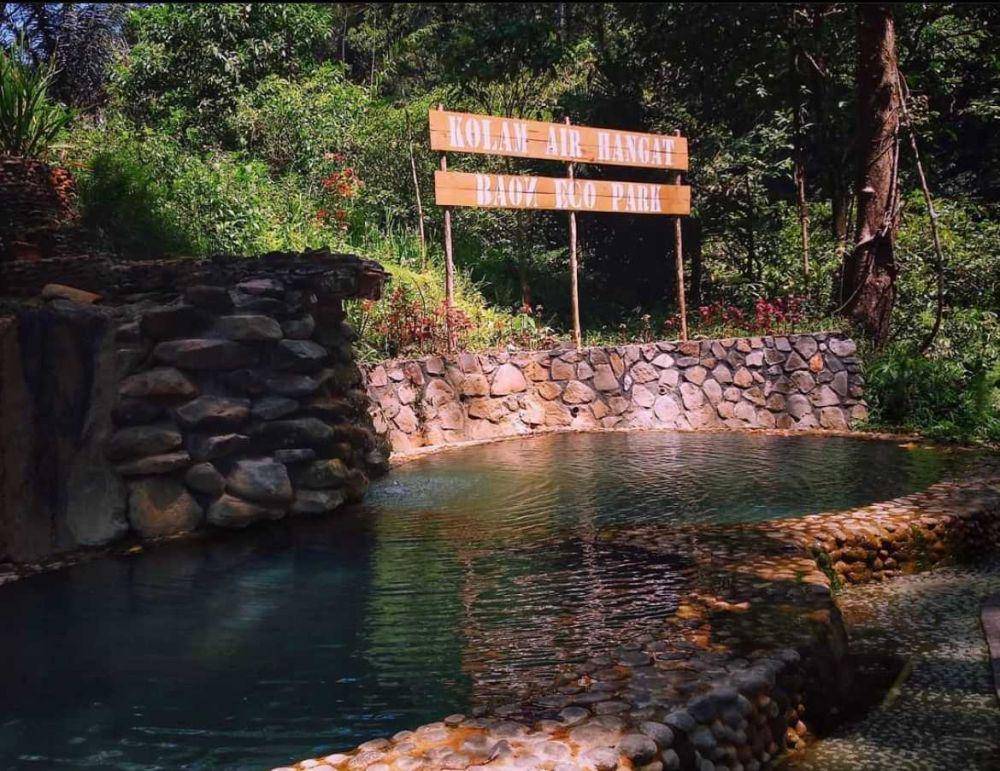 potret pemandangan pemandian air hangat (instagram.com/t1t1n81)