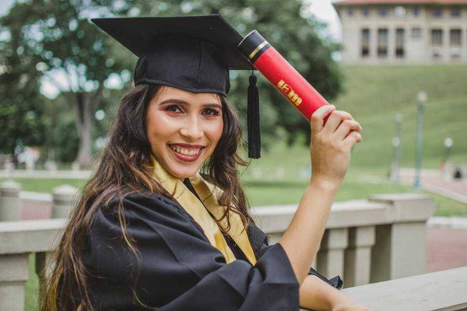ilustrasi wisuda (pexels.com/Davis Sanchez)