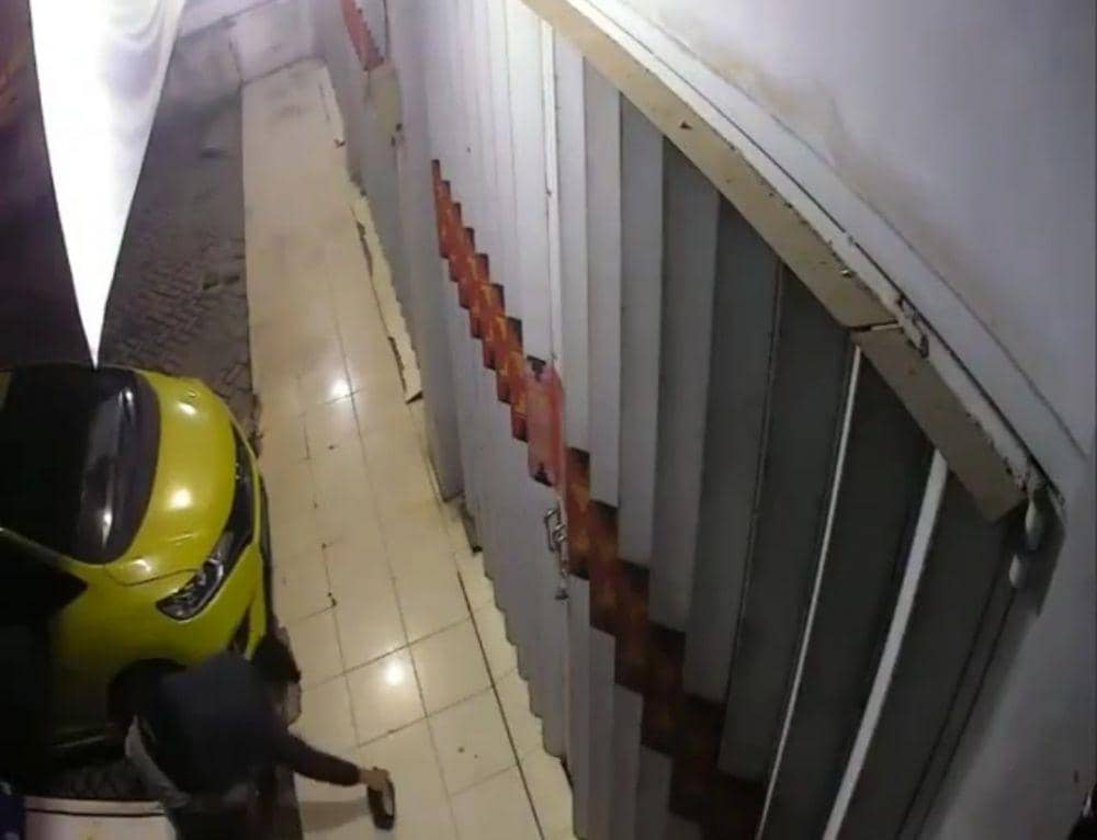 Viral! Pencuri Spion Mobil di Bandar Lampung Terciduk Kamera CCTV