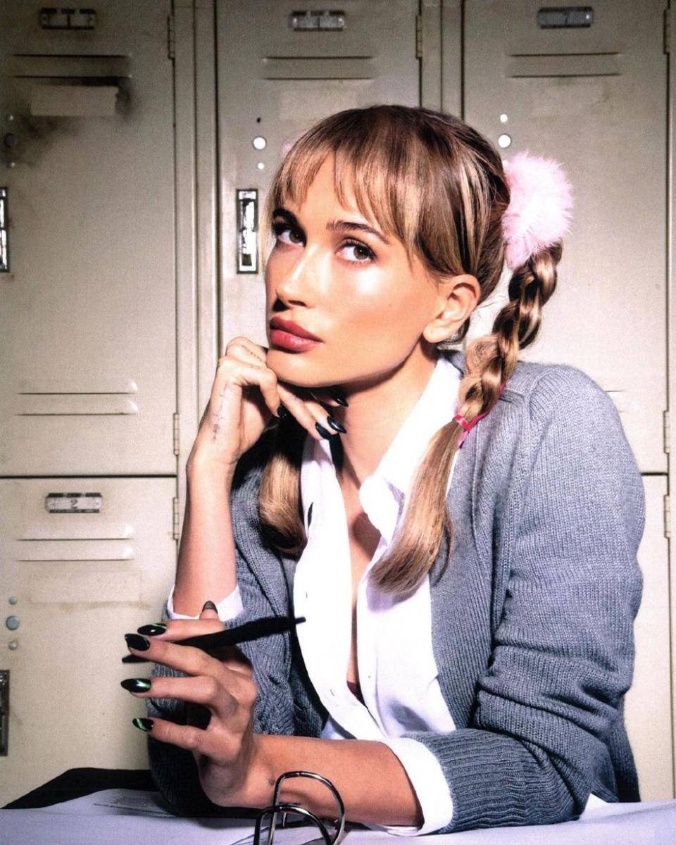 Hailey Baldwin  (Instagram.com/haileybieber)
