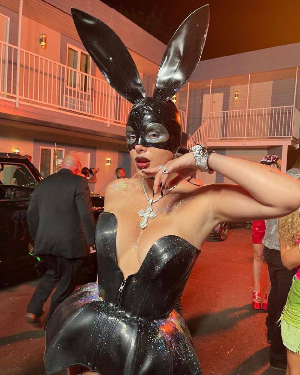 Bella Throne  (Instagram.com/bellathorne)