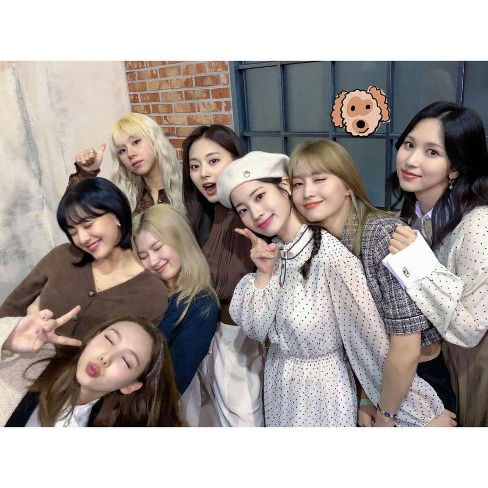 TWICE (instagram.com/twicetagram)