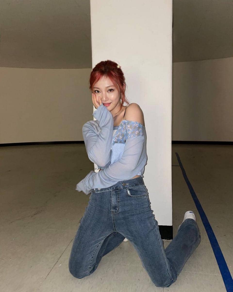 Celana jeans Ningning aespa (twitter.com/aespa_official)