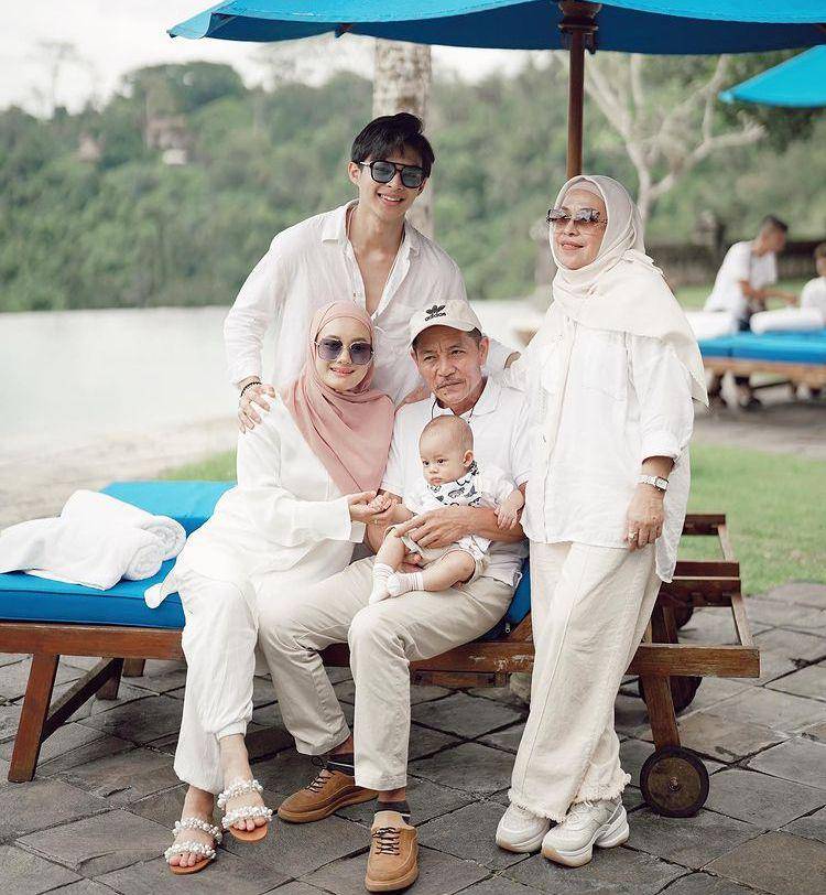 Dinda hw bali (Instagram.com/rey_mbayang)