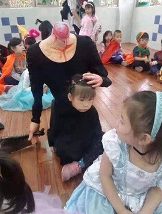 kostum halloween anak-anak (twitter.com/crazyinasia)