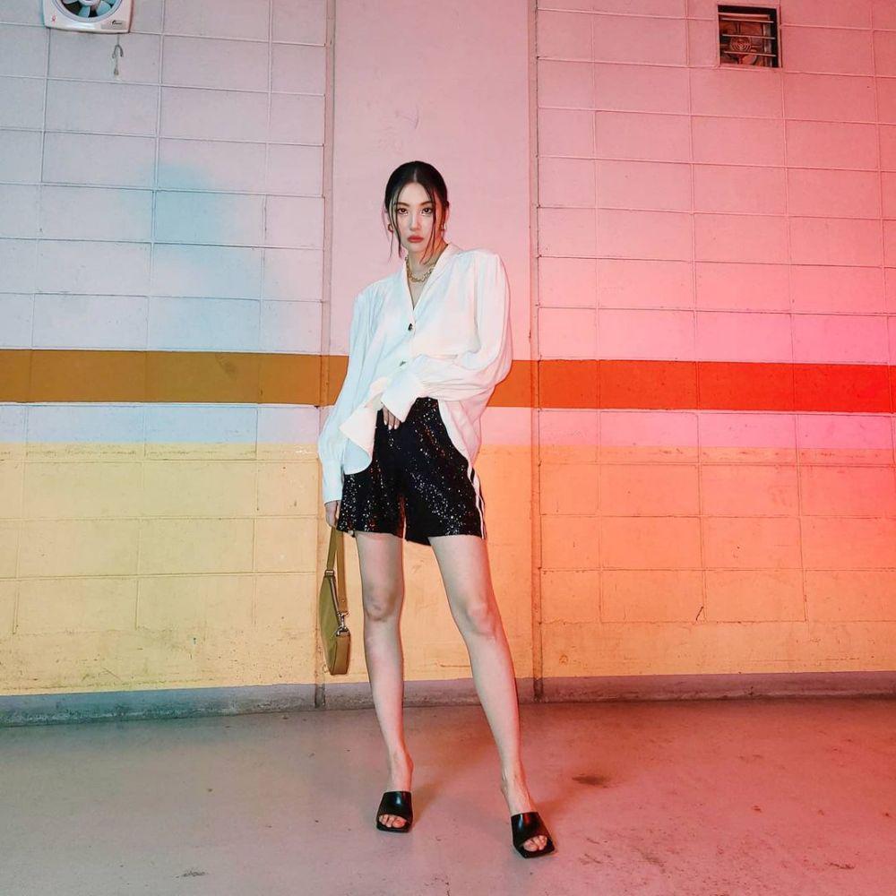 Short pants ala Sunmi (instagram.com/miyayeah)