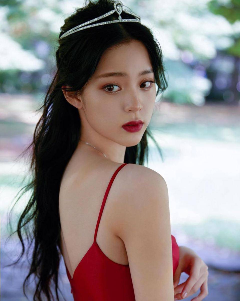 Ouyang Nana (instagram.com/nanaouyang)