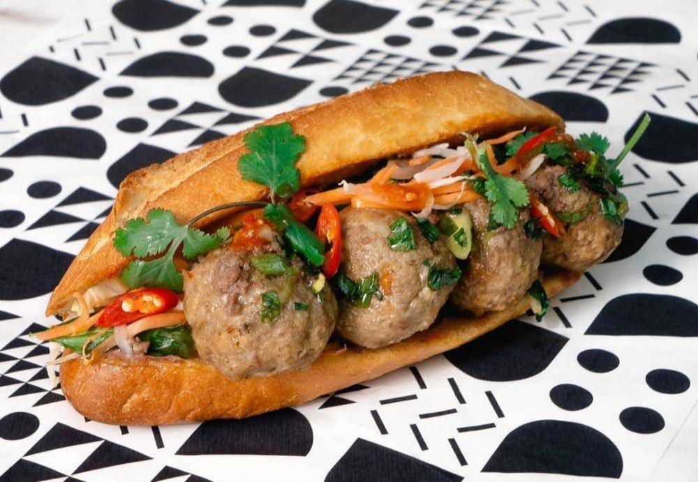 bánh mì xíu mại (instagram.com/banhandboba)