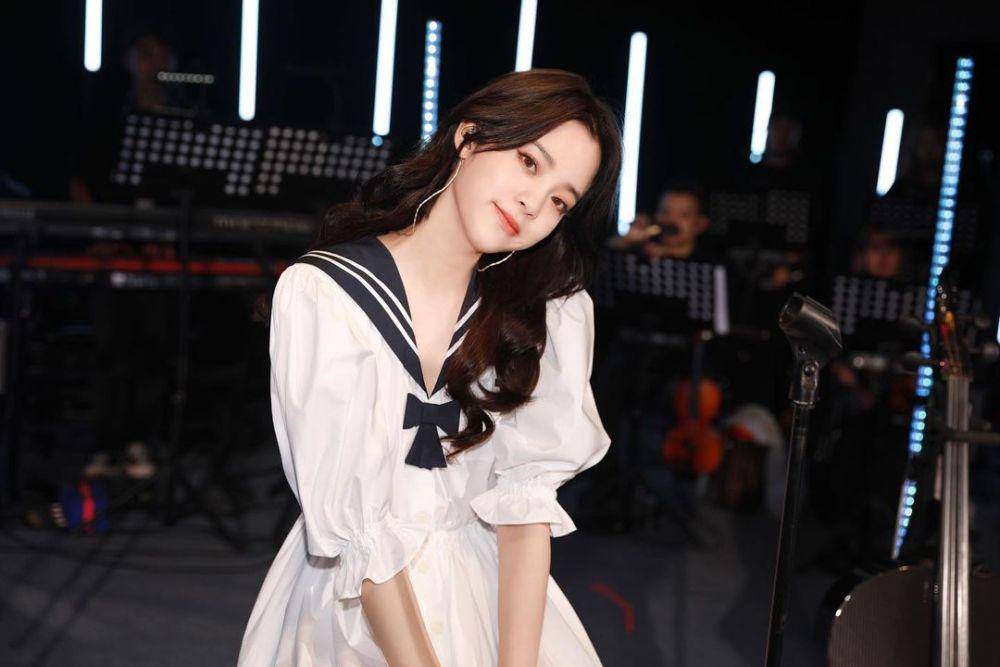 Ouyang Nana (instagram.com/nanaouyang)