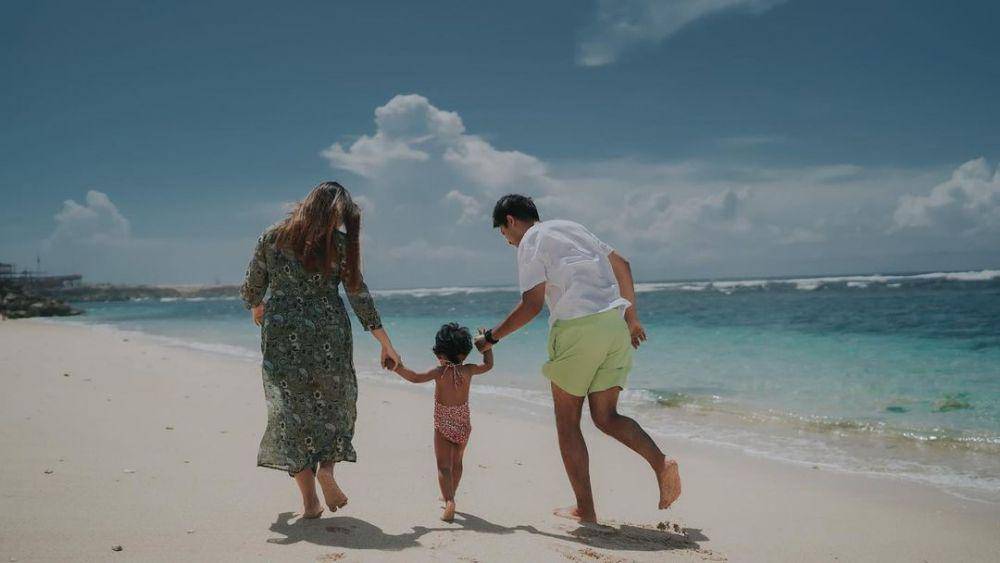 Potret liburan keluarga Rizky Alatas di Bali. (instagram.com/rizkyalatas)