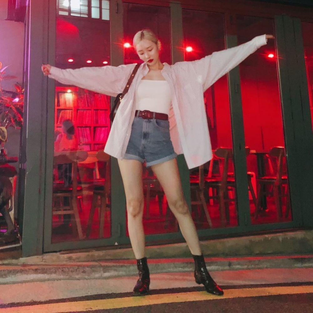 Short pants ala Sunmi (instagram.com/miyayeah)