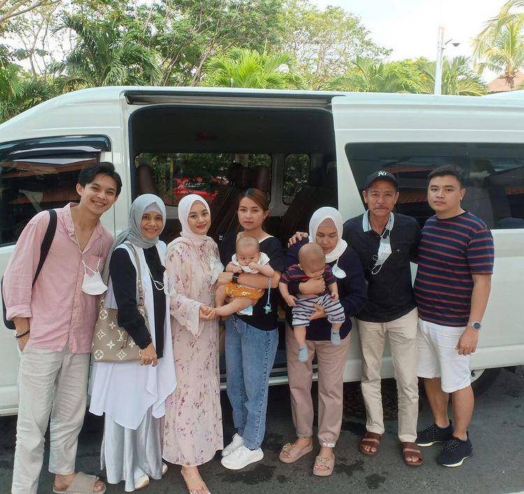 Dinda hw bali (Instagram.com/dindahw)