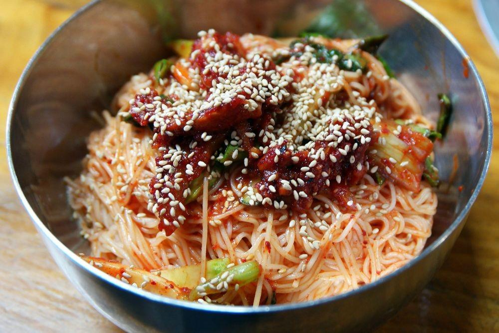 Resep Mie Guksu Pedas Korea ala Kang's Kitchen 2