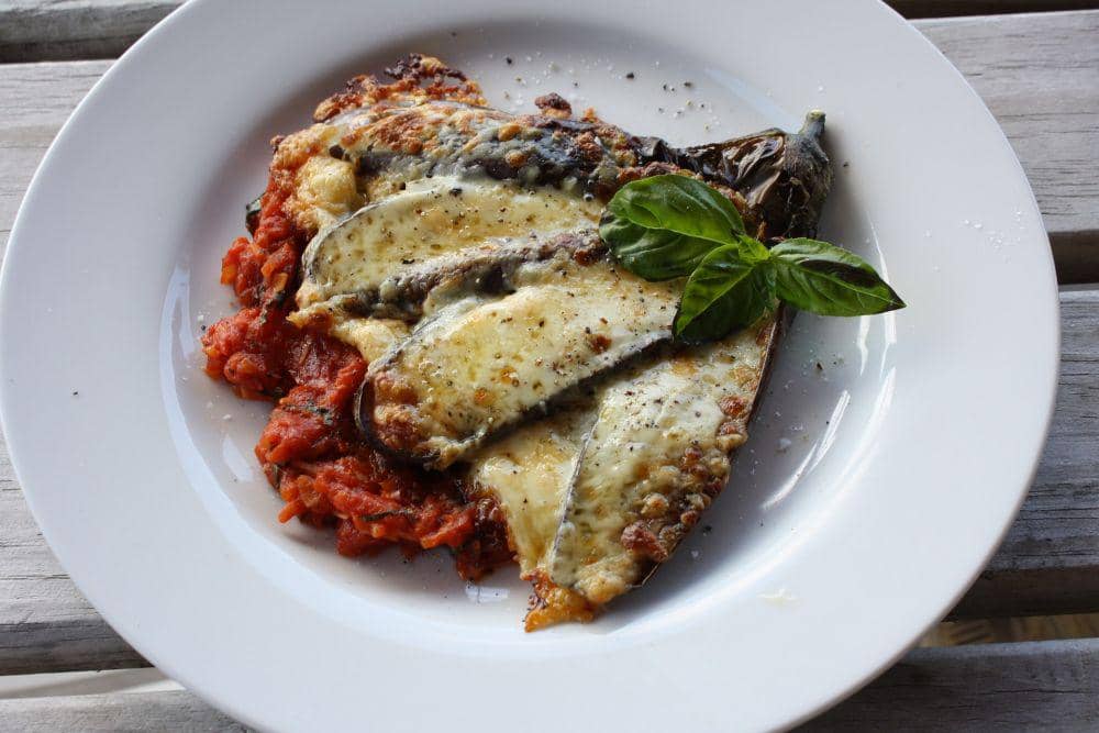 ilustrasi eggplant parmigiana (pixabay.com/vinaygupta460)