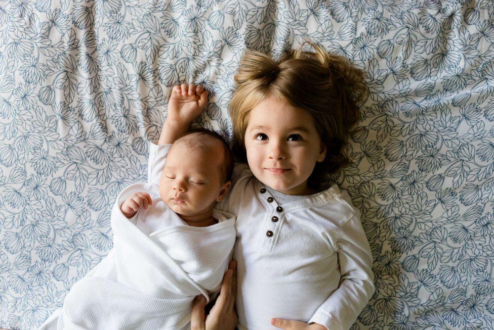 5 Tips Memberikan Pengertian pada Anak saat Akan Memiliki Adik Kecil