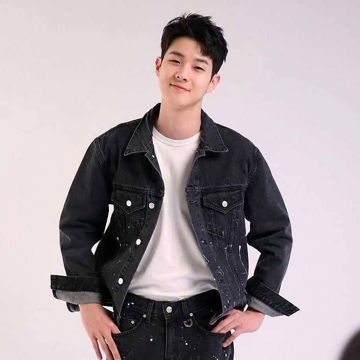 Choi Woo Shik (instagram.com/management_soop)