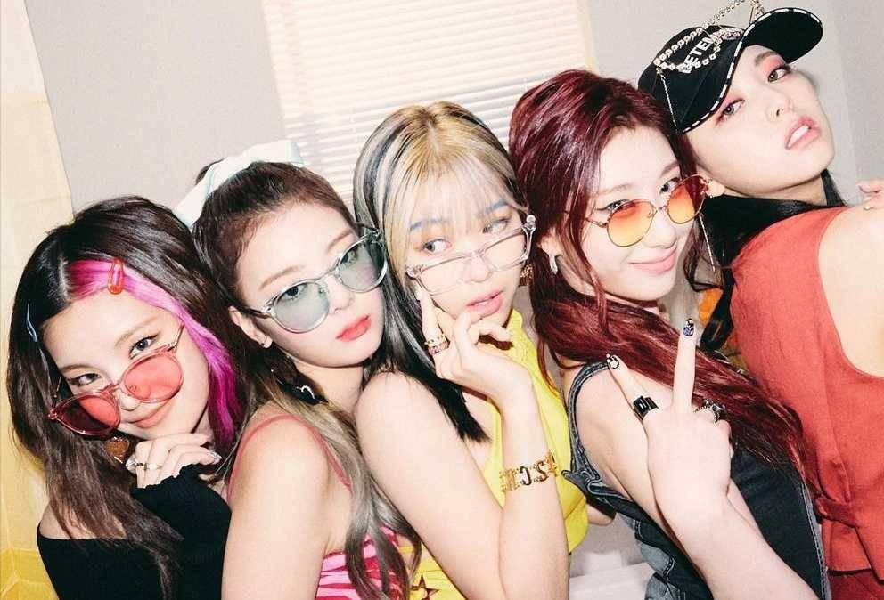 ITZY (instagram.com/itzy.all.in.us)
