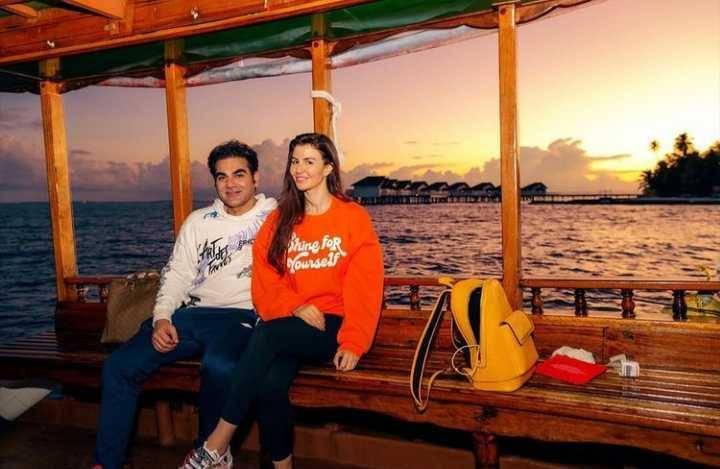 Arbaaz Khan dan pacar (instagram.com/arbaazkhanofficial)