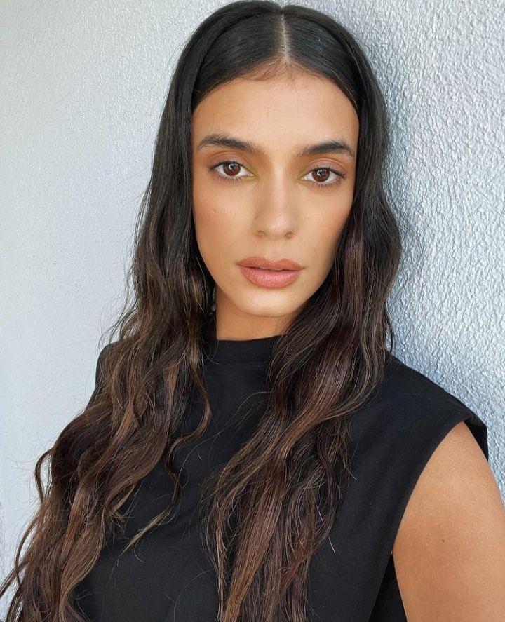 Laysla De Oliveira (instagram.com/laysladeo)