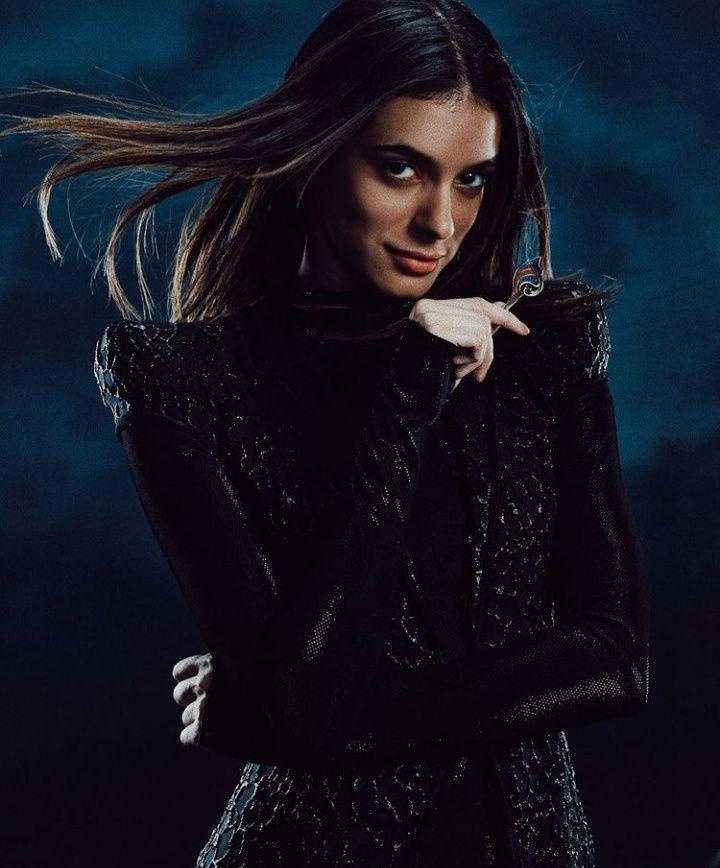 Laysla De Oliveira (instagram.com/laysladeo)