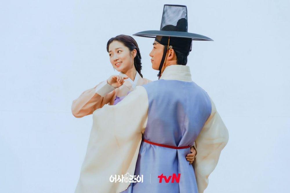 Kim Hye Yoon dan Ok Taecyeon di Secret Royal Inspector Joy (instagram.com/tvn_drama)