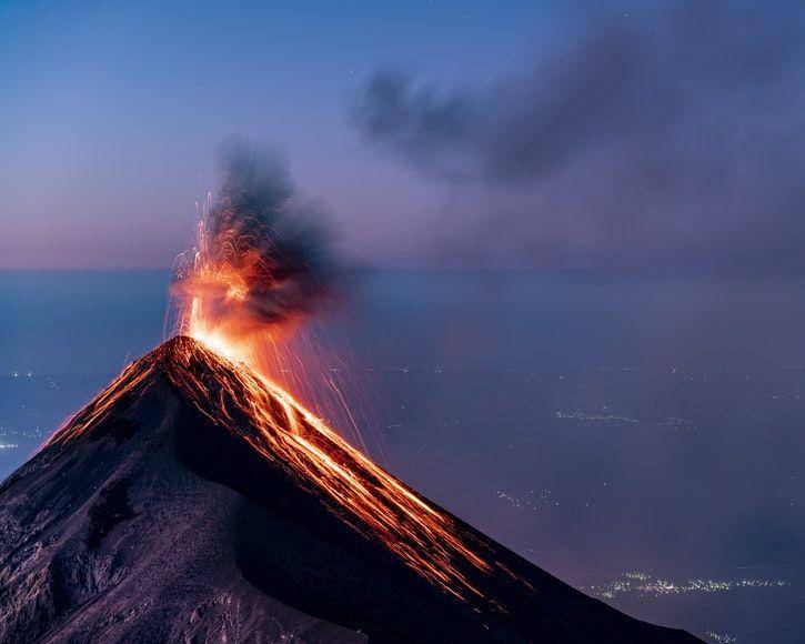 Ilustrasi gunung berapi (unsplash.com/Alain Bonnardeaux)
