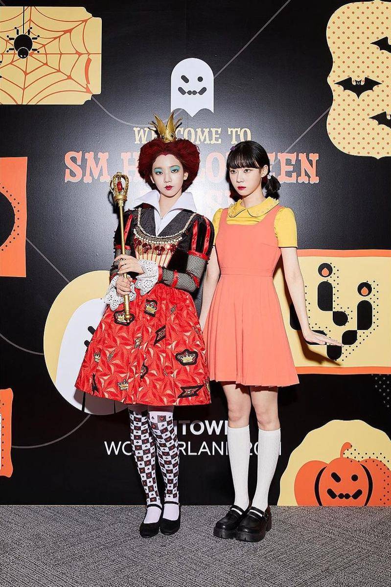 Karina dan Winter aespa di SM Halloween House 2021 (instagram.com/smtown)