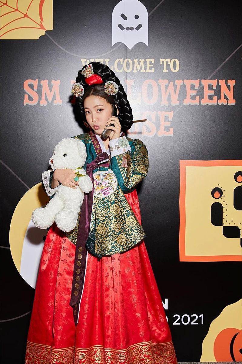 Yeri Red Velvet di SM Halloween House 2021 (instagram.com/smtown)