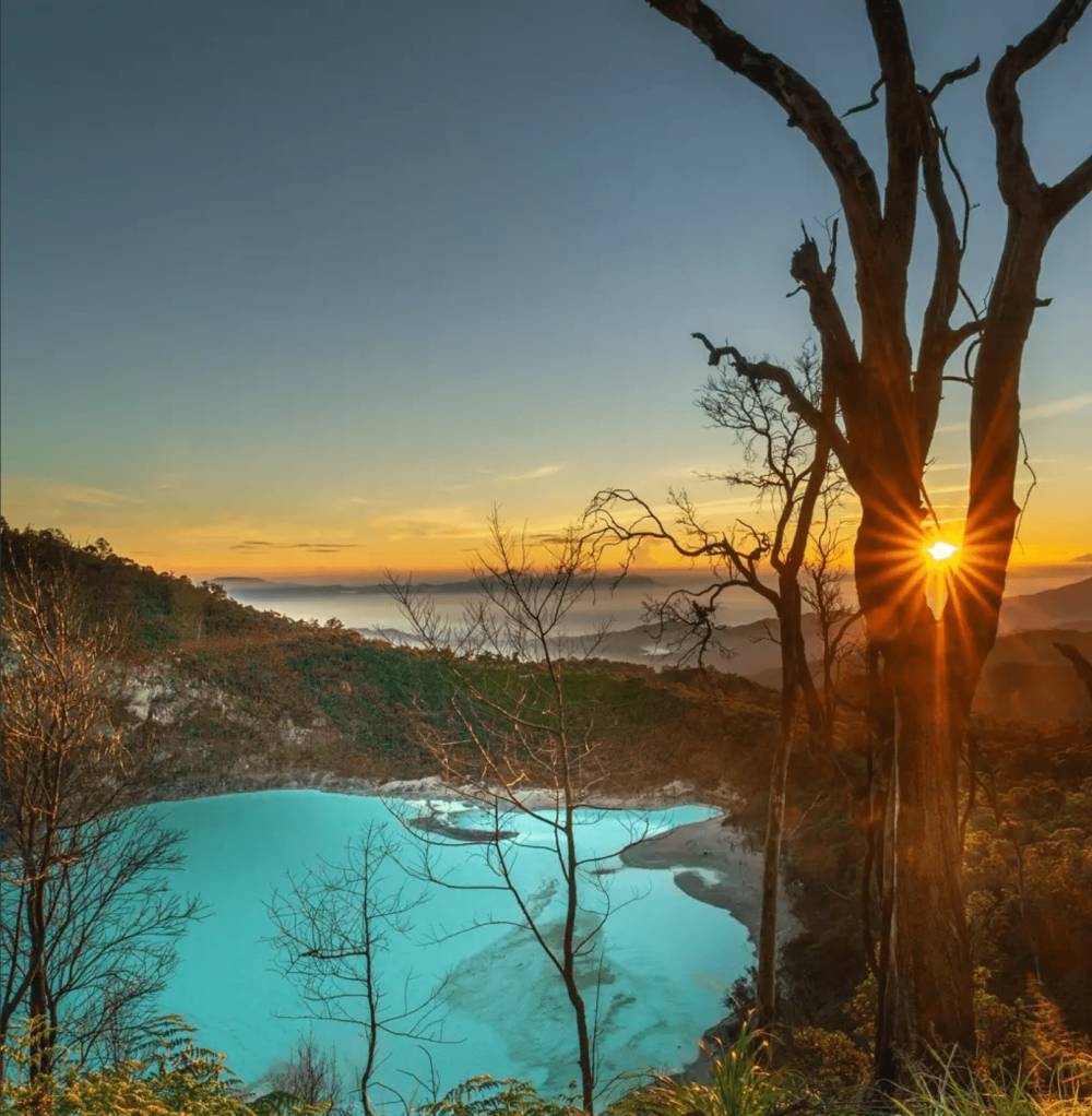 danau di dalam Kawah Putih (instagram.com/kawaputih_official)