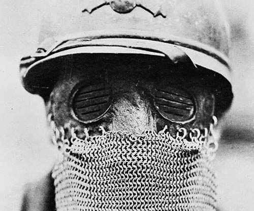 Topeng berantai untuk awak tank, 12 Oktober 1918. (rarehistoricalphotos.com)