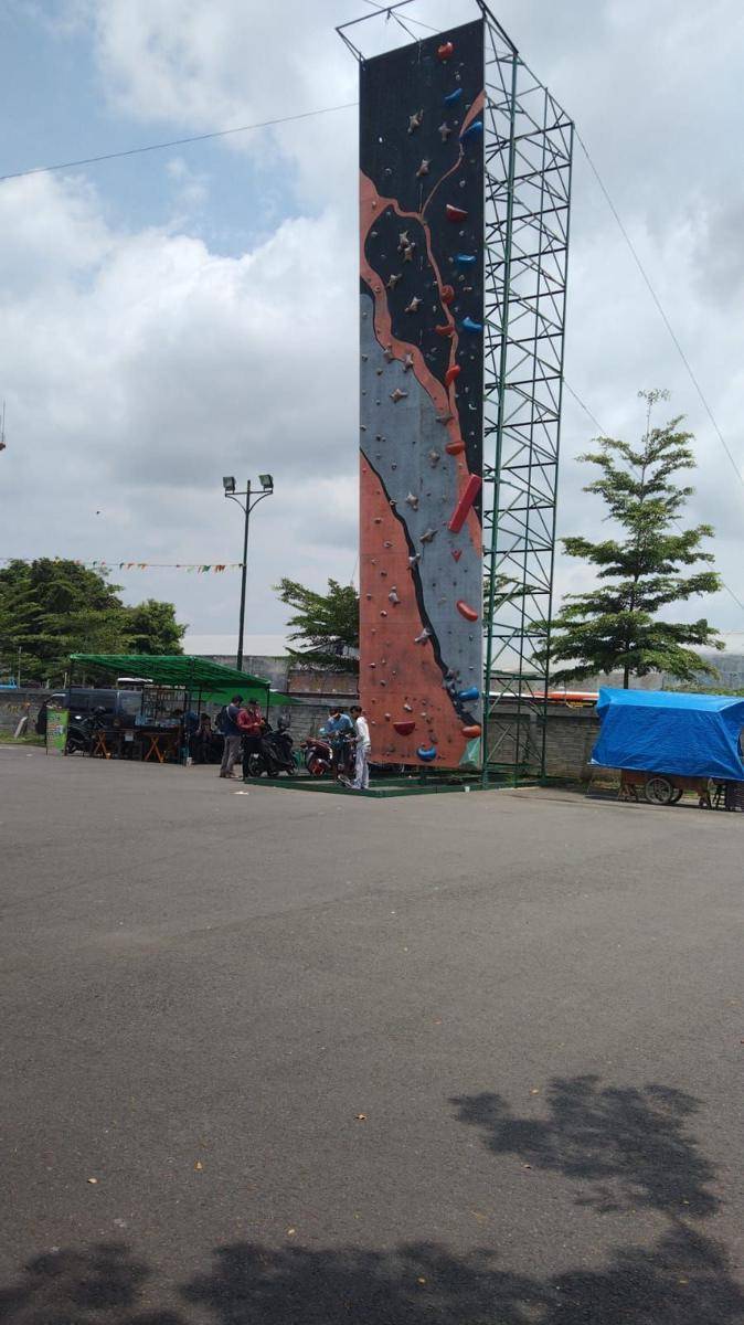 Papan panjat tebing lokasi terjatuhnya korban. IDN Times/ istimewa