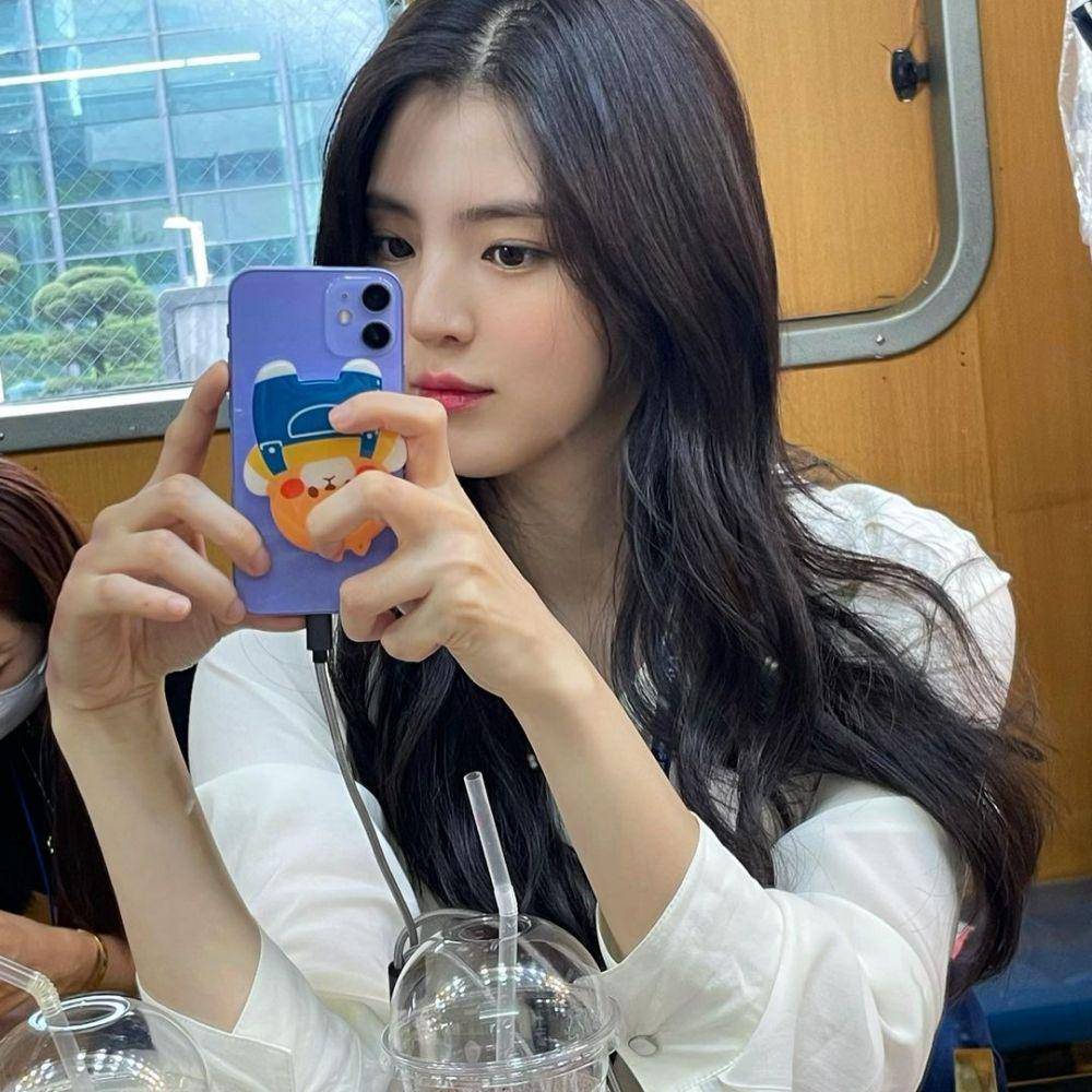 Han So Hee (instagram.com/xeesoxee)