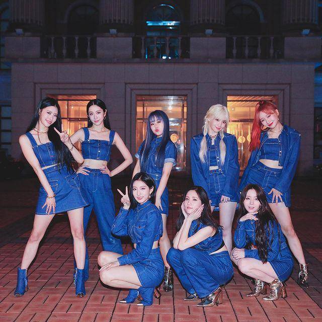 Lovelyz (instagram.com/official_lvlz8_)