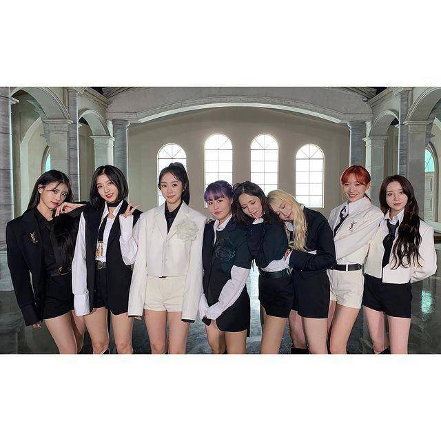 Lovelyz (instagram.com/official_lvlz8_)